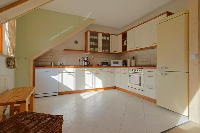 Premium Gruppenunterkunft Fuer Bis Zu 25 Gaeste Im Garten Mit Badefass *