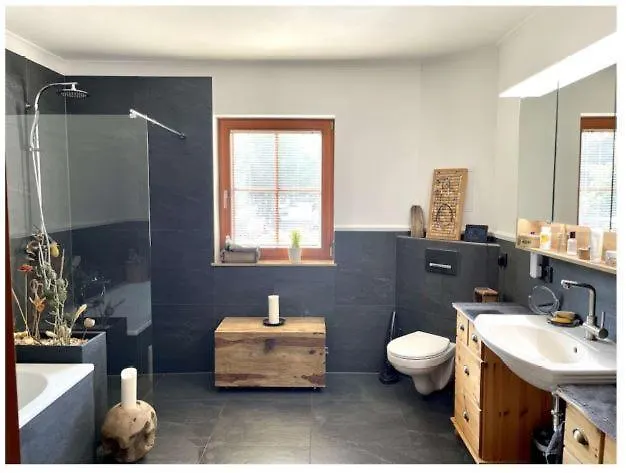 Premium Gruppenunterkunft Fuer Bis Zu 25 Gaeste Im Garten Mit Badefass 別荘 *