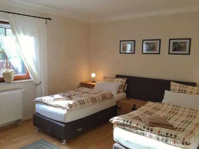 Premium Gruppenunterkunft Fuer Bis Zu 25 Gaeste Im Garten Mit Badefass 別荘