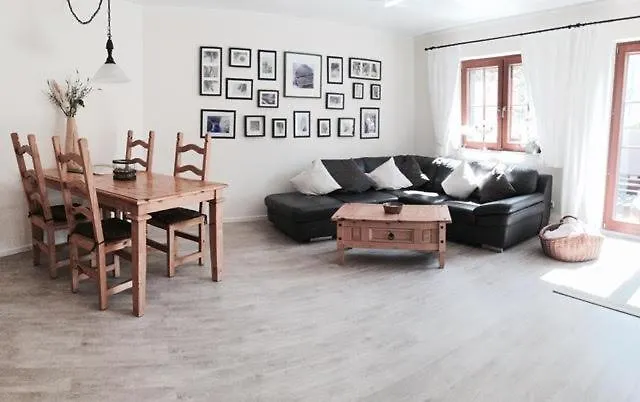 Premium Gruppenunterkunft Fuer Bis Zu 25 Gaeste Im Garten Mit Badefass *