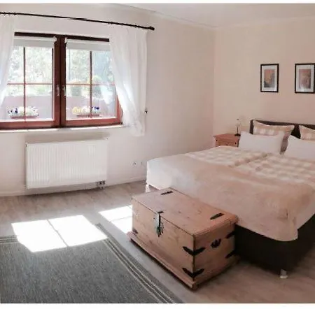 Сasa de vacaciones Premium Gruppenunterkunft Fuer Bis Zu 25 Gaeste Im Garten Mit Badefass Berlín