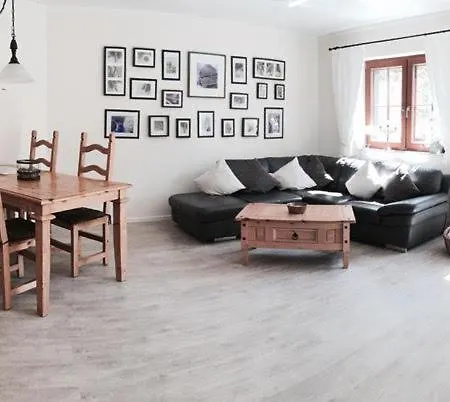 Premium Gruppenunterkunft Fuer Bis Zu 25 Gaeste Im Garten Mit Badefass *