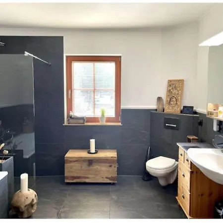 Premium Gruppenunterkunft Fuer Bis Zu 25 Gaeste Im Garten Mit Badefass 度假居 *